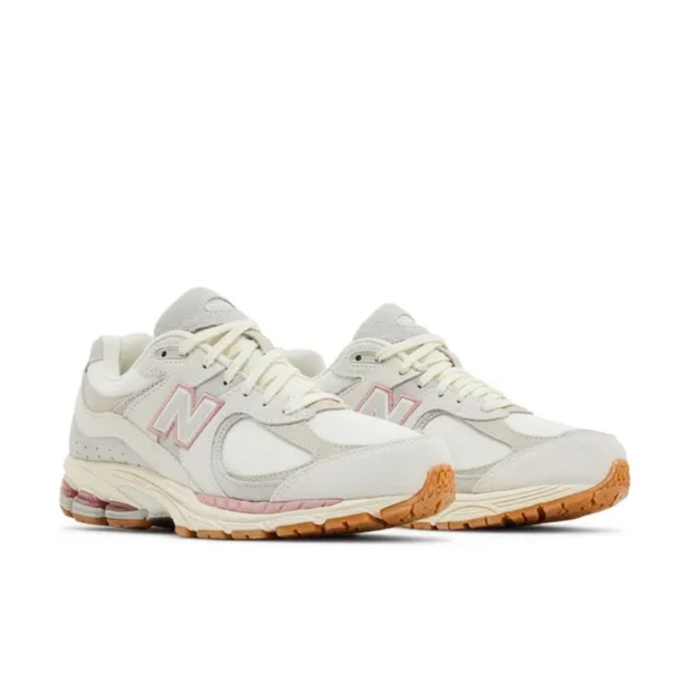 New Balance Women's Sneakers in Cream and Pink